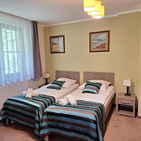 Hotel Osrodek Szkoleniowo-Wypoczynkowy "Lesnik" à Ustka Extérieur photo