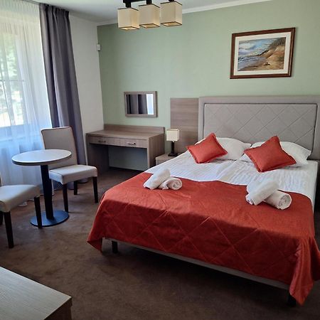 Hotel Osrodek Szkoleniowo-Wypoczynkowy "Lesnik" à Ustka Extérieur photo