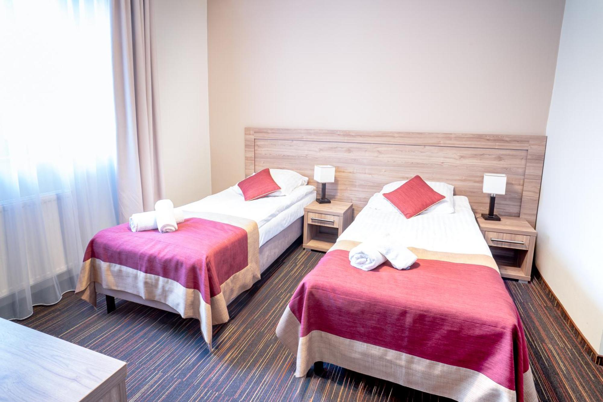 Hotel Osrodek Szkoleniowo-Wypoczynkowy "Lesnik" à Ustka Extérieur photo