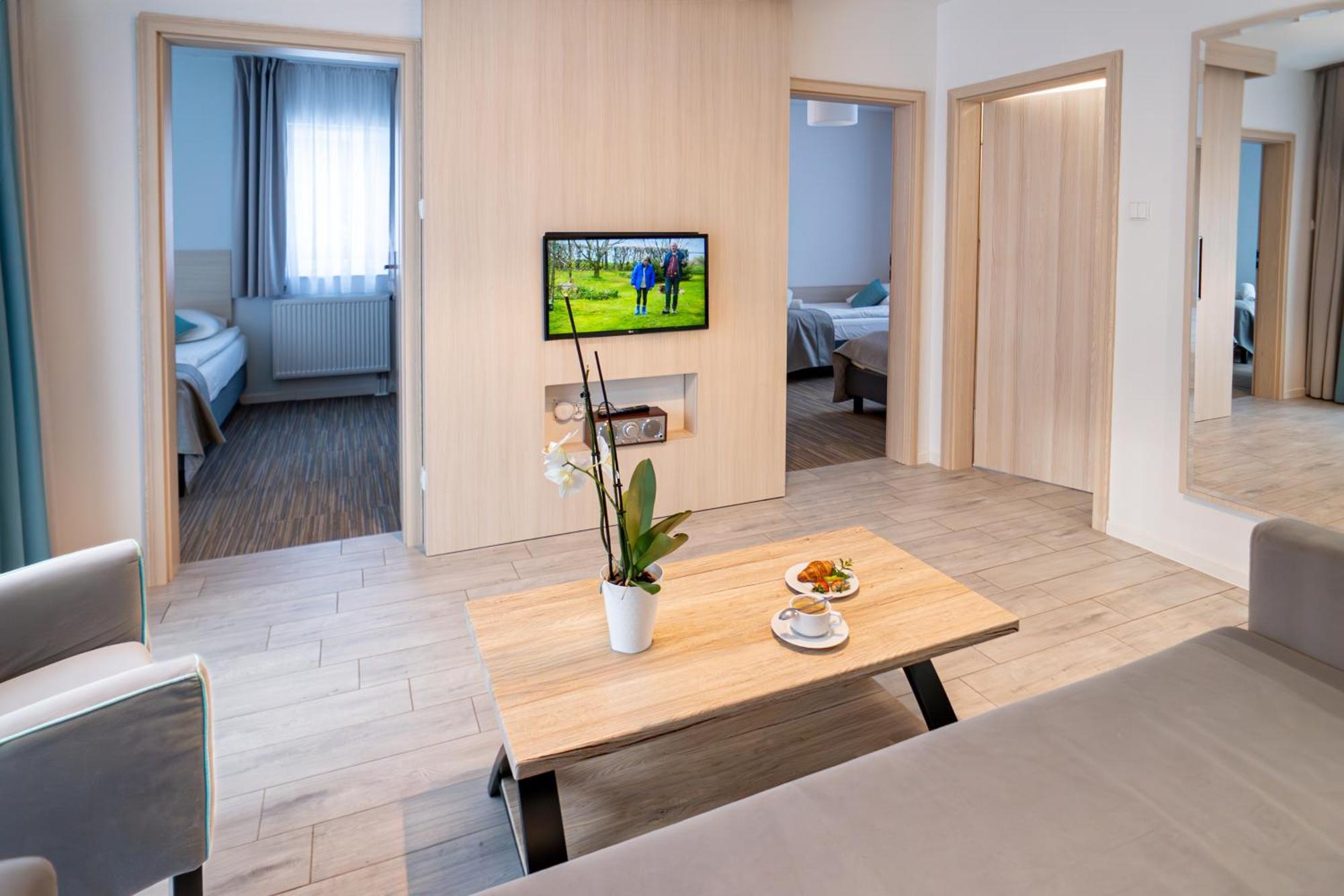 Hotel Osrodek Szkoleniowo-Wypoczynkowy "Lesnik" à Ustka Extérieur photo