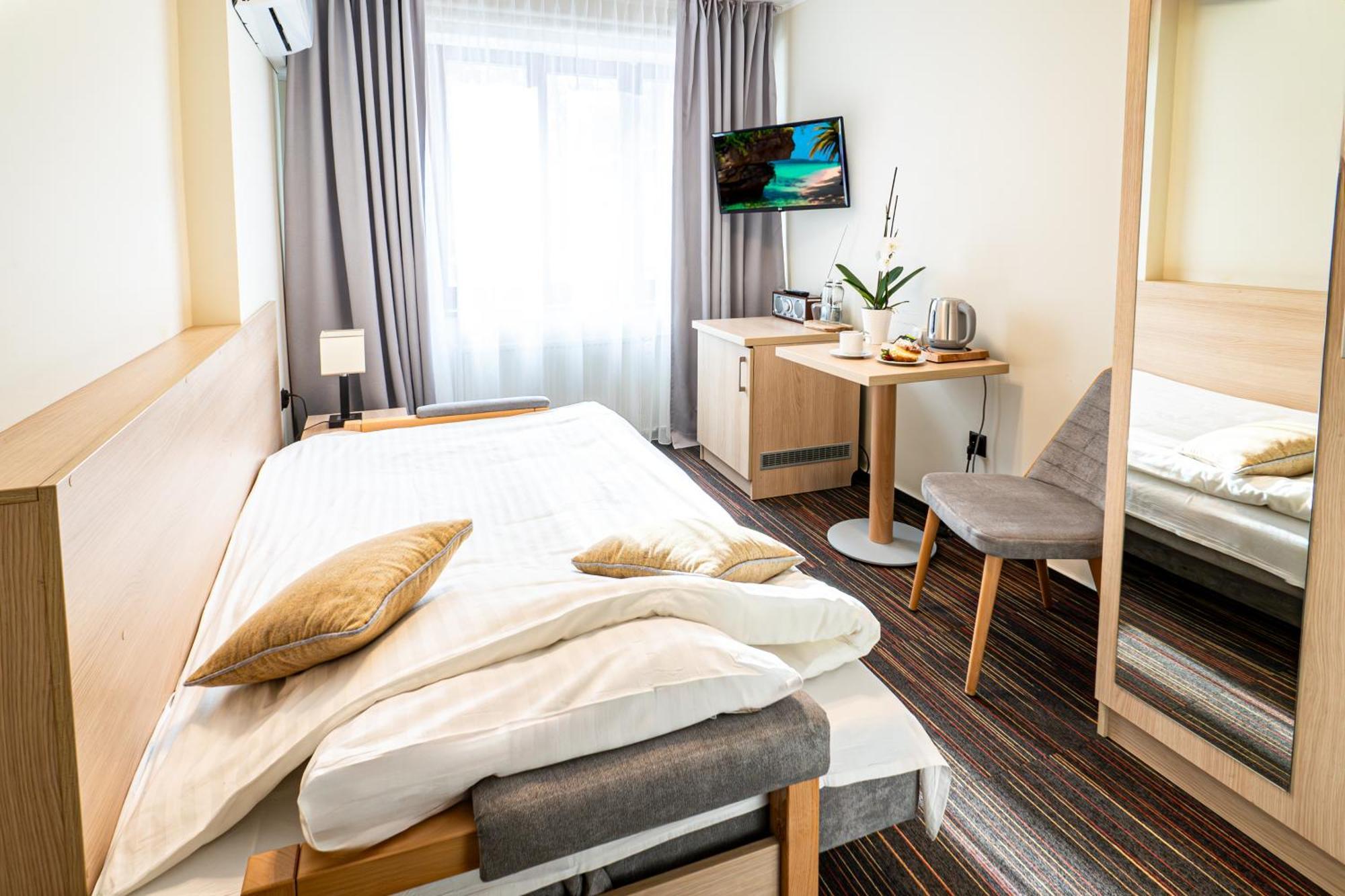 Hotel Osrodek Szkoleniowo-Wypoczynkowy "Lesnik" à Ustka Extérieur photo