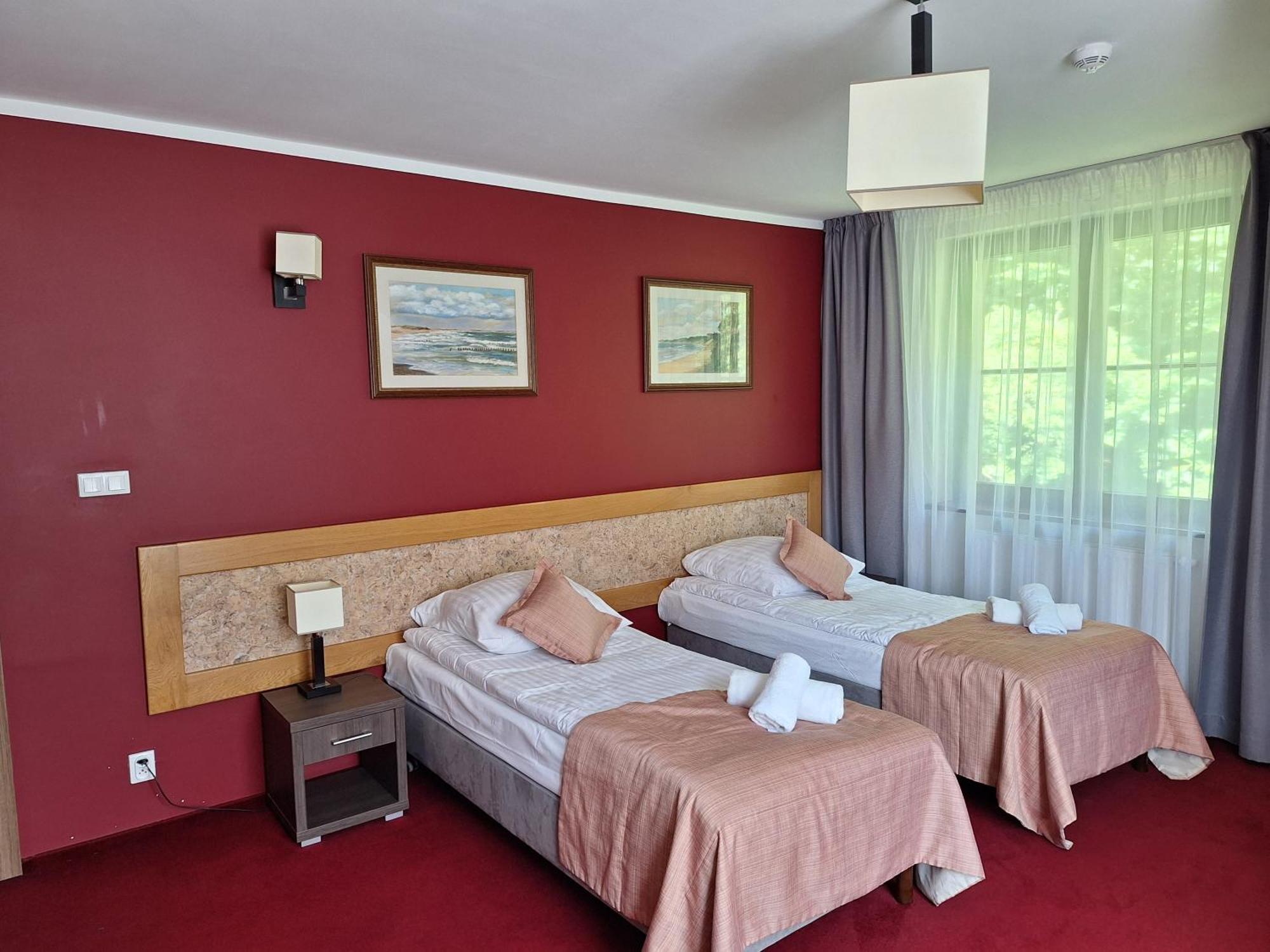 Hotel Osrodek Szkoleniowo-Wypoczynkowy "Lesnik" à Ustka Extérieur photo