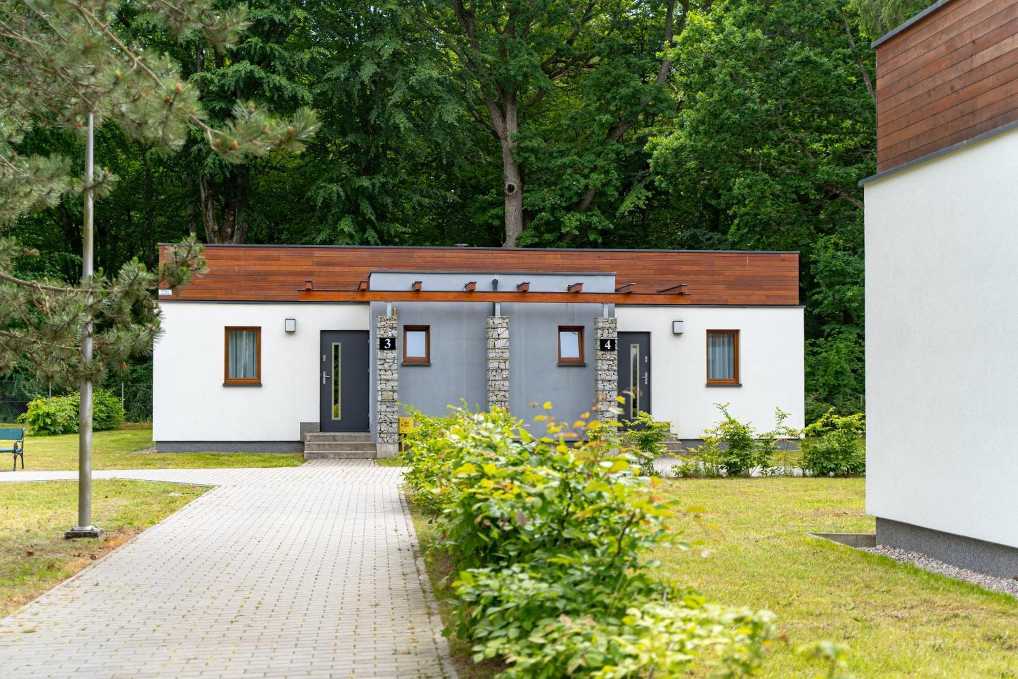 Hotel Osrodek Szkoleniowo-Wypoczynkowy "Lesnik" à Ustka Extérieur photo