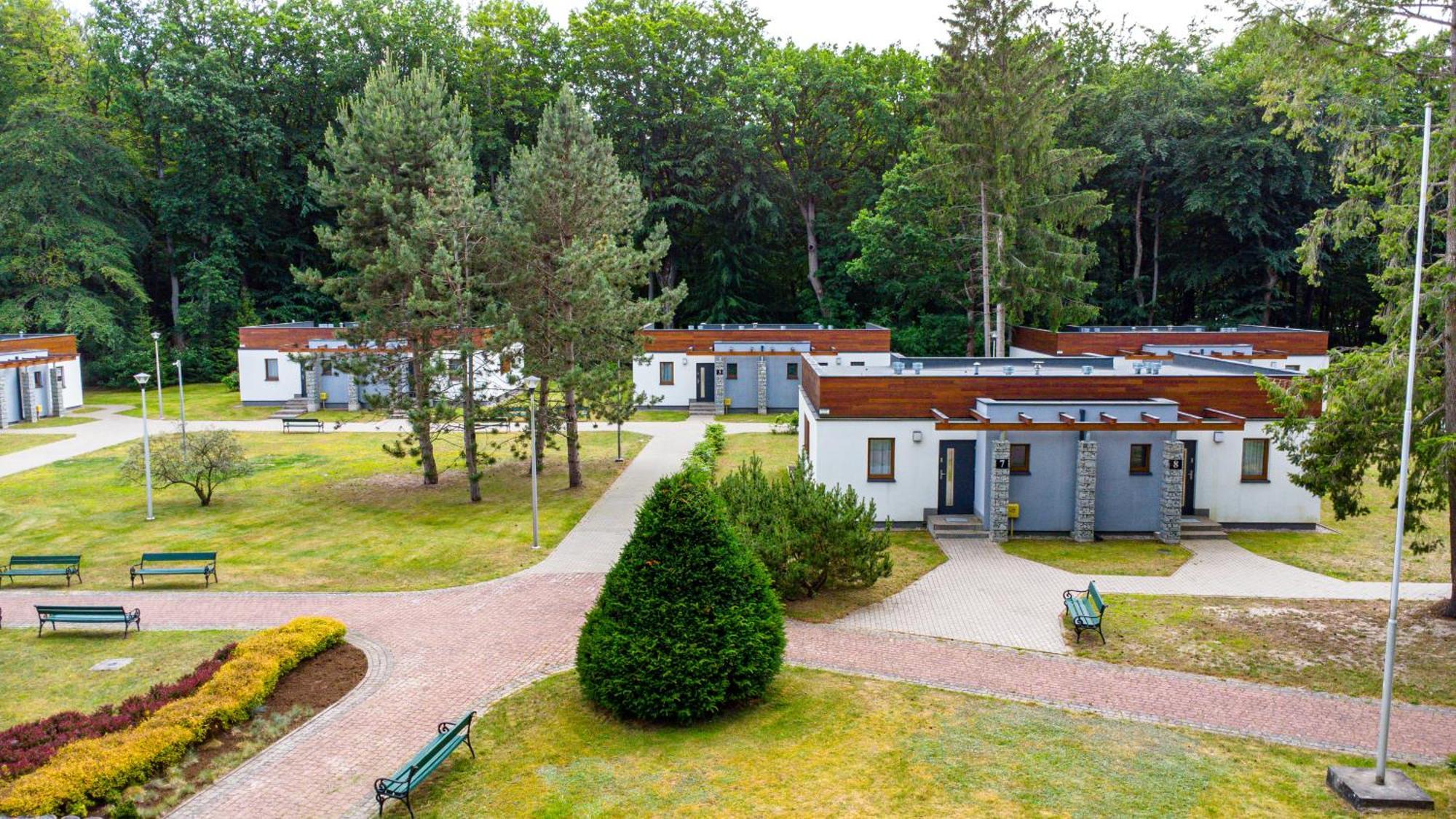 Hotel Osrodek Szkoleniowo-Wypoczynkowy "Lesnik" à Ustka Extérieur photo